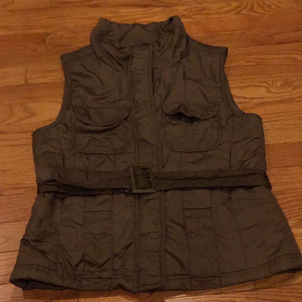 Medium brown vest size medium brand B young